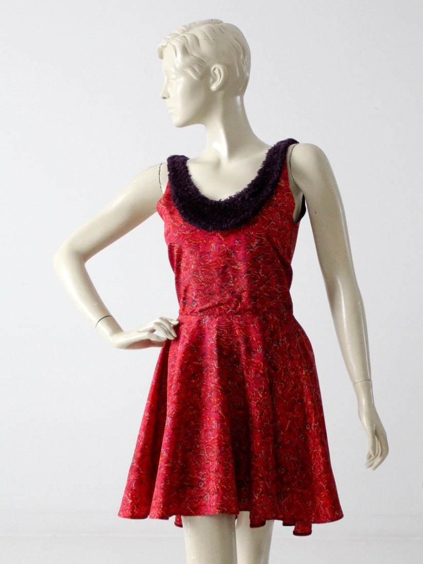 Charming Vintage Pink Paisley Mini Dress with Purple Faux Fur Collar (1 of 6)