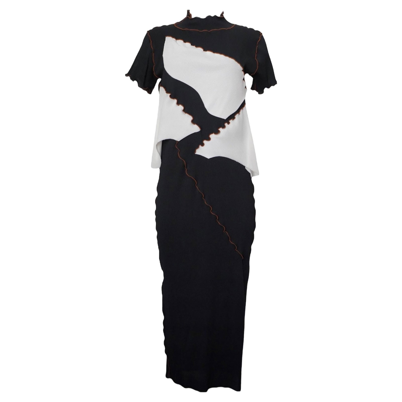 Kotohayokozawa Todo Pleated Ribbed Maxi Dress Size S: Kotohayokozawa Todo Pleated Ribbed Maxi Dress Size S Contemporary Kotohayokozawa dress from the Todo line, featuring a black long-length design with white abstract shapes and orange pleated lines. It 