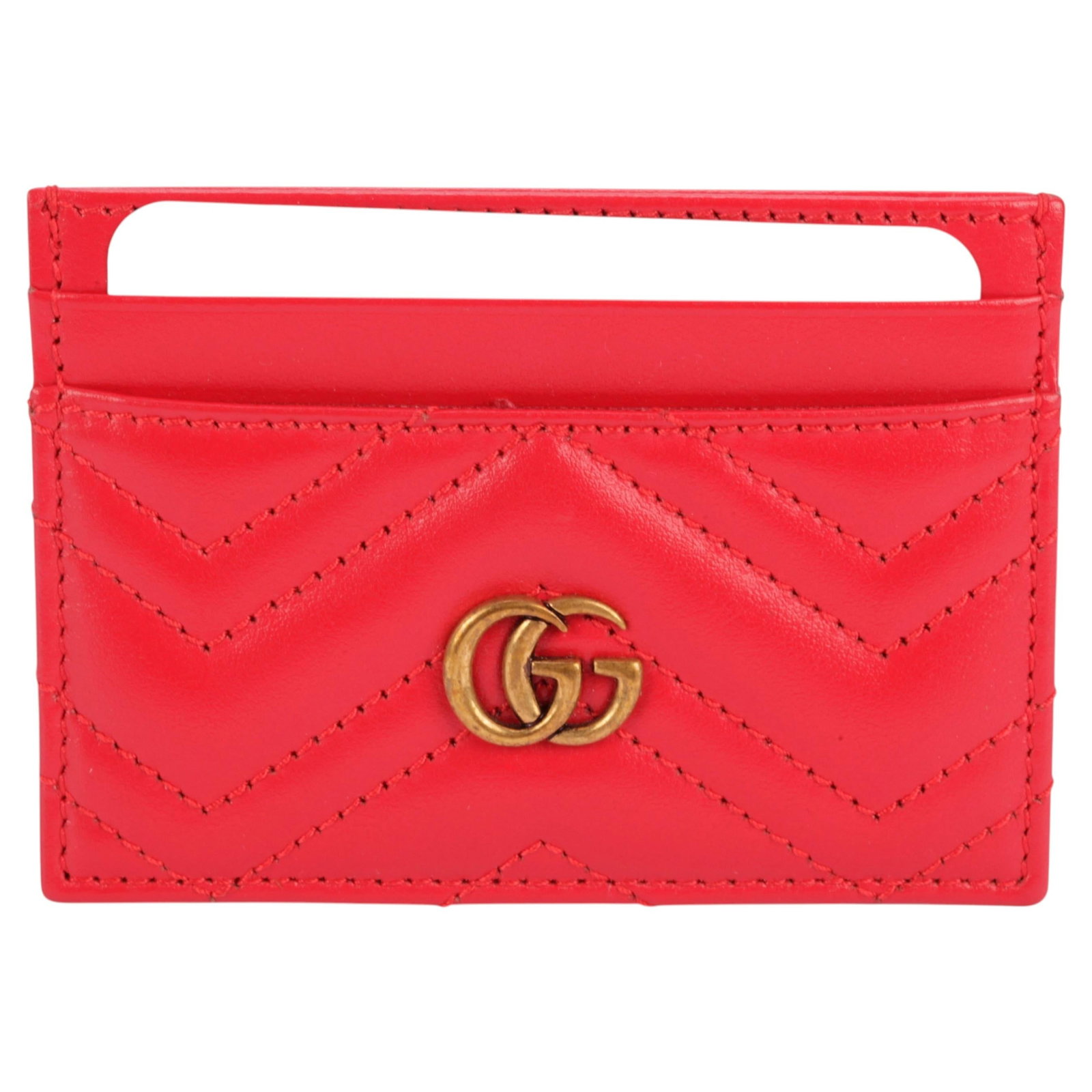 Gucci GG Marmont red leather card case: Gucci GG Marmont red leather card case Gucci GG Marmont card case in red matelasse chevron leather with a gold-tone GG logo on the front. This compact design features four card slots and is presented 