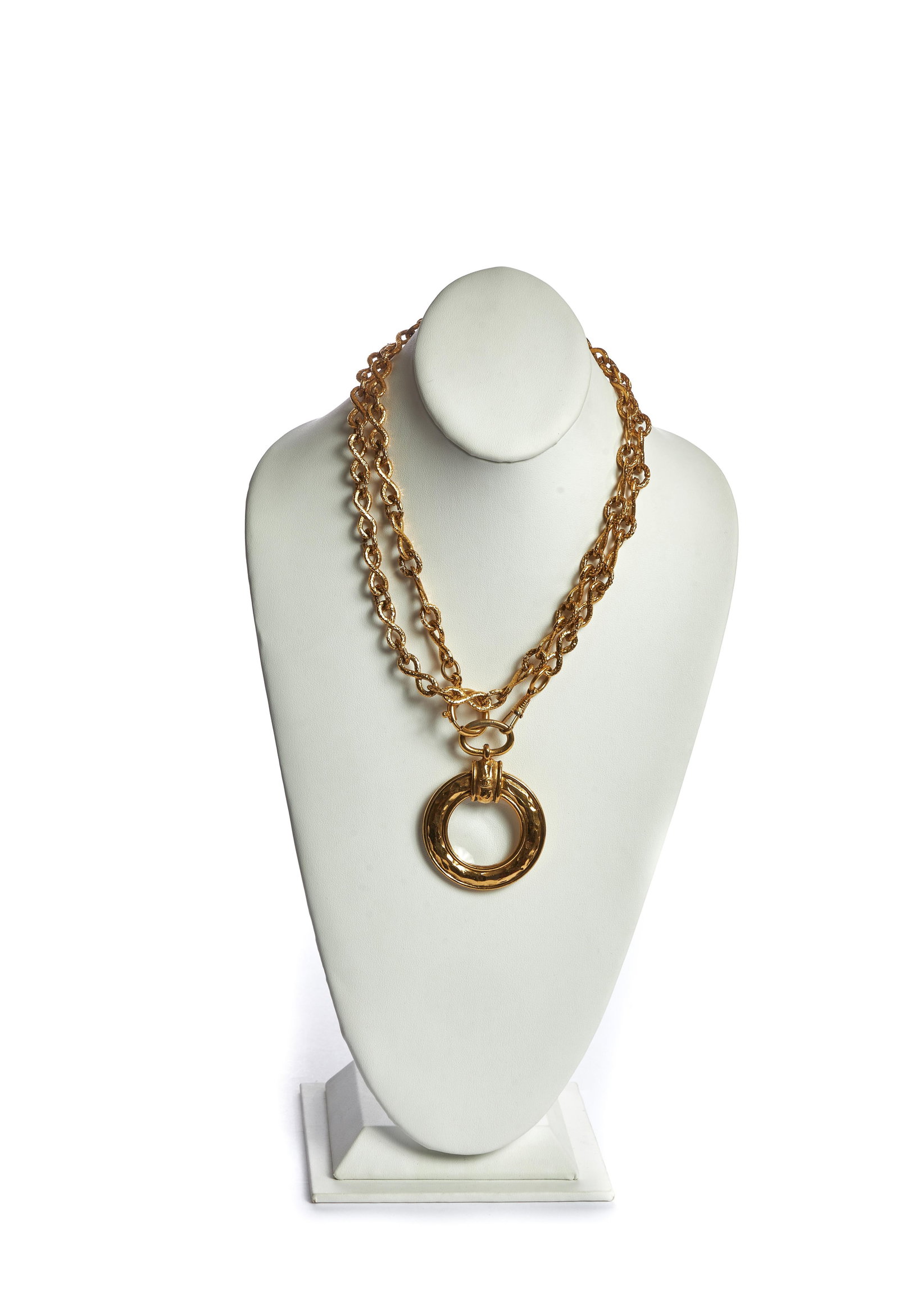 1980s Chanel Hammered Gold Tone Magnifier Necklace with Box: 1980s Chanel Hammered Gold Tone Magnifier Necklace with Box This stunning 1980s Vintage Chanel Hammered Magnifier Necklace features a unique hammered gold tone design, combining elegance with versatil