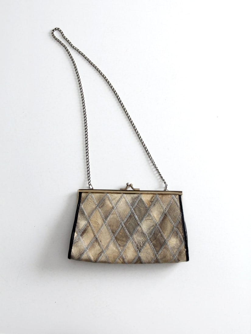 Vintage Snakeskin Purse with Stitched Patchwork Design: Vintage Snakeskin Purse with Stitched Patchwork Design Discover this exquisite vintage snakeskin purse, showcasing a unique stitched patchwork design in natural and black tones. The stylish metal