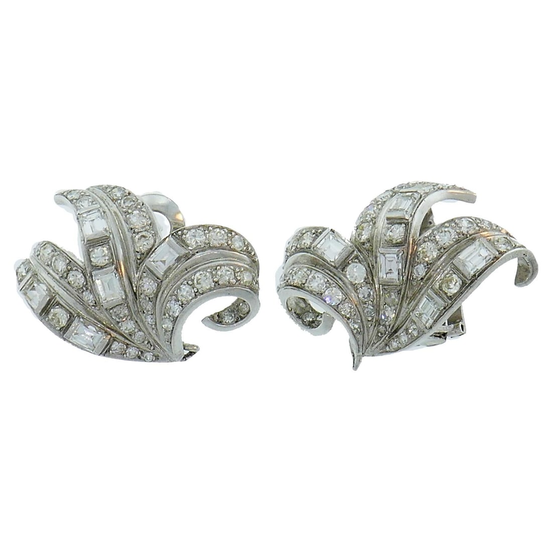 Platinum Clip On Earrings with 3.32 Carat Diamonds Art Deco: Platinum Clip On Earrings with 3.32 Carat Diamonds Art Deco Elegant Art Deco clip-on earrings crafted in platinum and set with approximately 3.32 carats of white diamonds in mixed cuts, including Old 