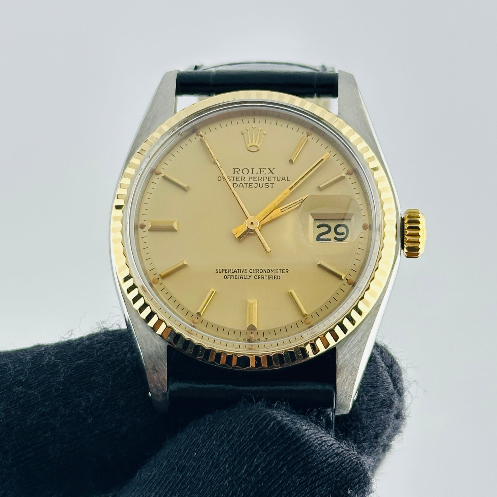 Rolex Datejust Ref. 1601 Mens Watch Champagne Dial Leather Strap: Rolex Datejust Ref. 1601 Mens Watch Champagne Dial Leather Strap Rolex Datejust reference 1601 featuring a champagne stick dial, fluted bezel, and a generic leather band. This men's wristwatch is iden