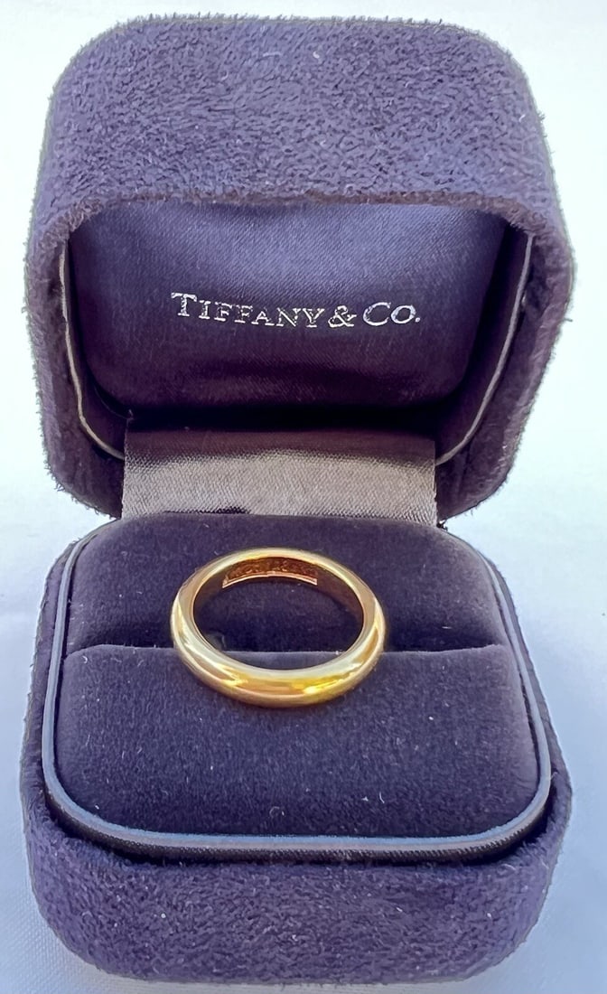 Tiffany & Co. 18K Yellow Gold Ring Size 5 with Box: Tiffany & Co. 18K Yellow Gold Ring Size 5 with Box Pre-owned Tiffany & Co. ring crafted in 18K yellow gold. This size 5 ring features detailed design and workmanship and comes with its box. Specificat