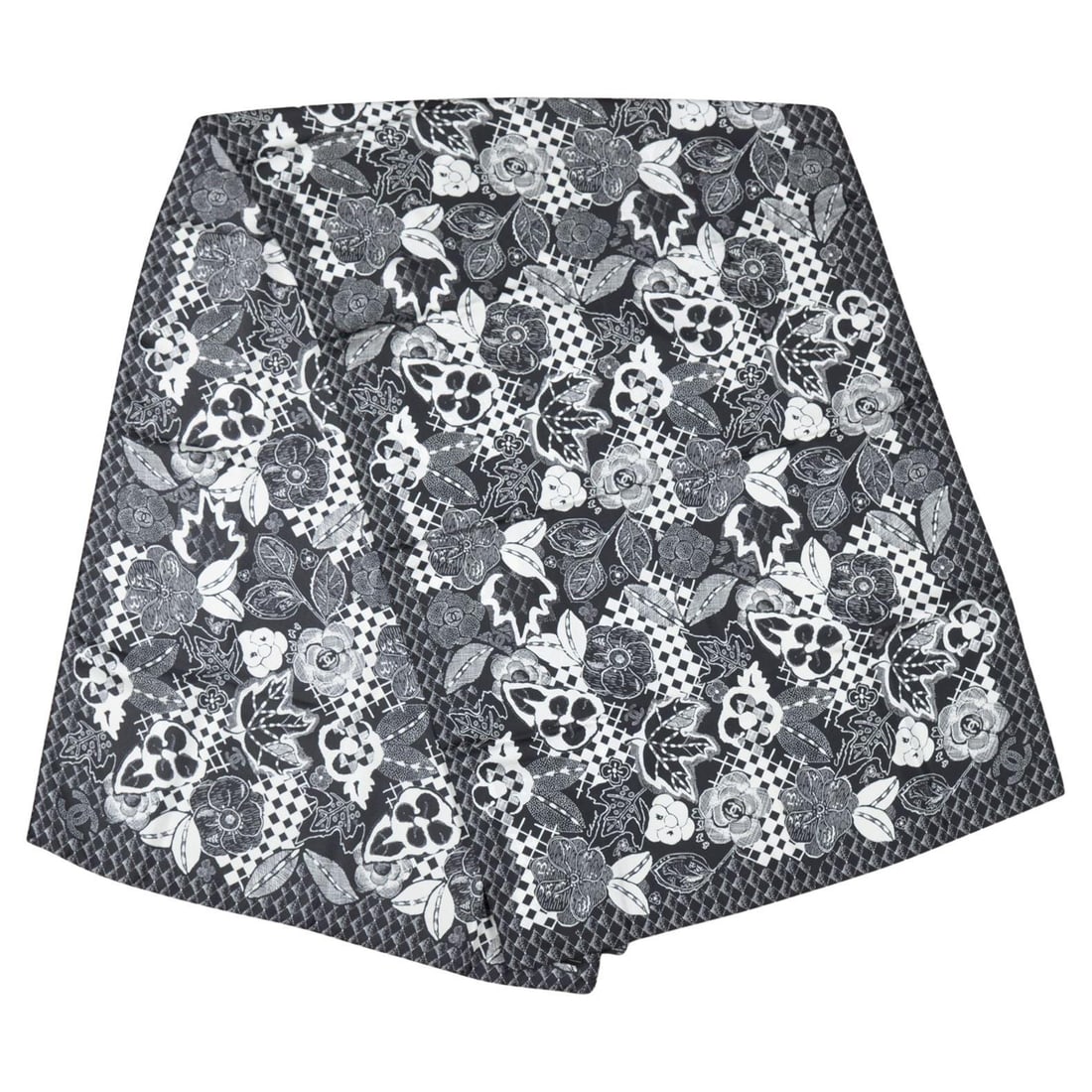 Chanel Black White Silk Camellia Floral Shawl 25 x 74 Italy: Chanel Black White Silk Camellia Floral Shawl 25 x 74 Italy Introducing the exquisite Chanel New Black and White Silk Camellia Shawl, a stunning accessory that showcases the timeless elegance of