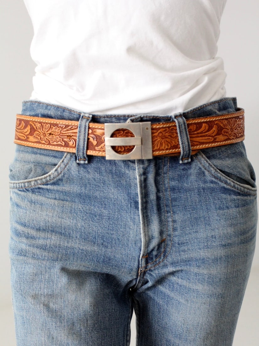 1970s Vintage Tooled Leather Belt Saddle Brown Floral Design: 1970s Vintage Tooled Leather Belt Saddle Brown Floral Design Discover the charm of the 1970s with this vintage tooled leather belt. Crafted from saddle brown leather, it showcases a beautiful western 