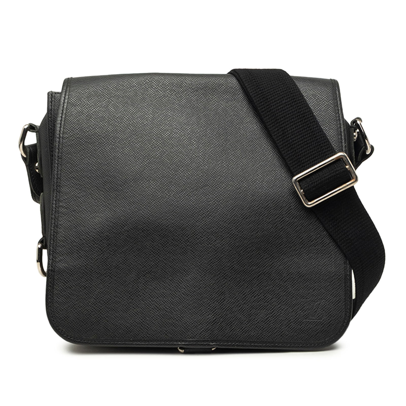 Louis Vuitton Taiga Andrei Leather Shoulder Bag Black: Louis Vuitton Taiga Andrei Leather Shoulder Bag Black Louis Vuitton Taiga Andrei shoulder bag crafted in black leather with an adjustable flat strap and a front flap with magnetic snap closure. Made i