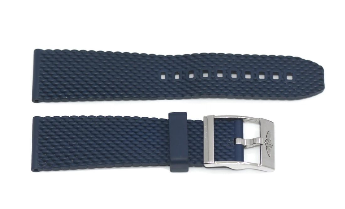 Breitling 24mm Blue Rubber Wristwatch Strap 100% Authentic: Breitling 24mm Blue Rubber Wristwatch Strap 100% Authentic Enhance your timepiece with this authentic Breitling Blue Rubber Strap designed for wristwatches. Crafted from high-quality rubber, this stra