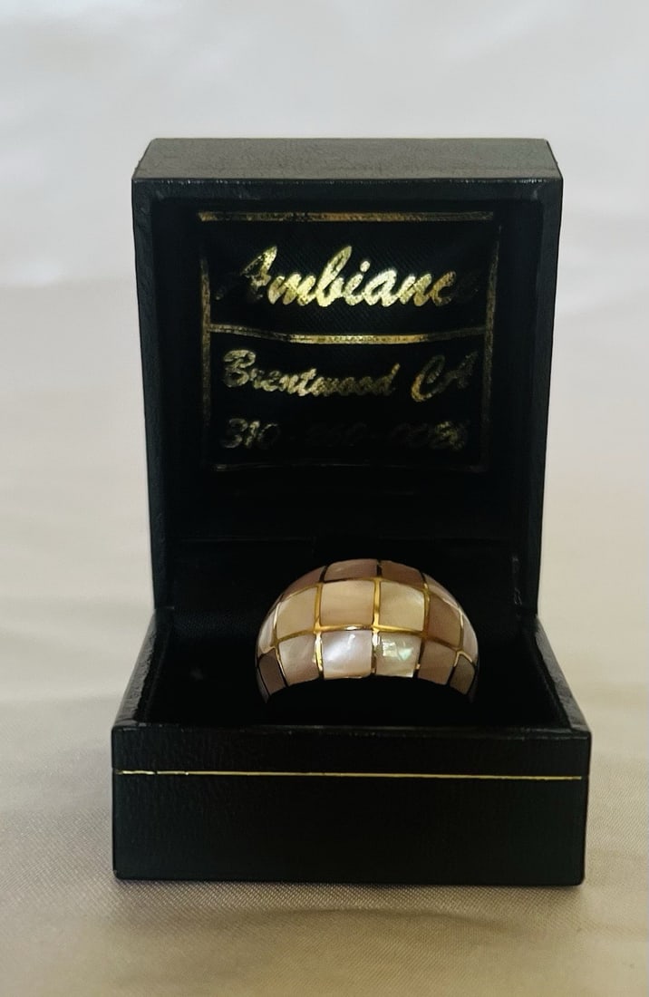 Unbranded Mother of Pearl 14k Yellow Gold Ring Size 8: Unbranded Mother of Pearl 14k Yellow Gold Ring Size 8 Pre-owned unbranded 14k yellow gold ring featuring a mother-of-pearl centerpiece. This size 8 ring has detailed design and workmanship. Specificat