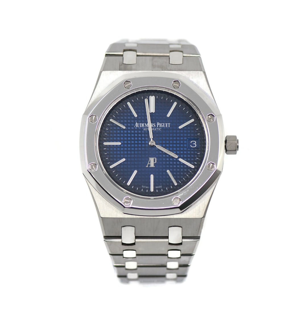 Audemars Piguet Royal Oak Jumbo 15202IP Platinum Titanium Watch with Box and Papers: Audemars Piguet Royal Oak Jumbo 15202IP Platinum Titanium Watch with Box and Papers Experience the elegance of the Audemars Piguet Royal Oak Jumbo, a stunning wristwatch that combines luxury with dura