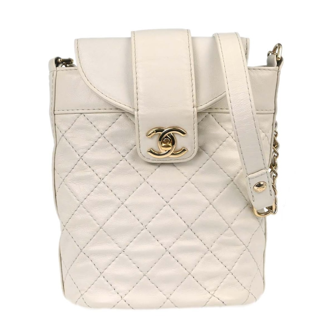 Chanel Vintage CC Turnlock Flap Leather Handbag White: Chanel Vintage CC Turnlock Flap Leather Handbag White Vintage Chanel CC Turnlock Flap bag crafted in white leather. This women's bag features the classic turnlock flap design and is made in France. Co