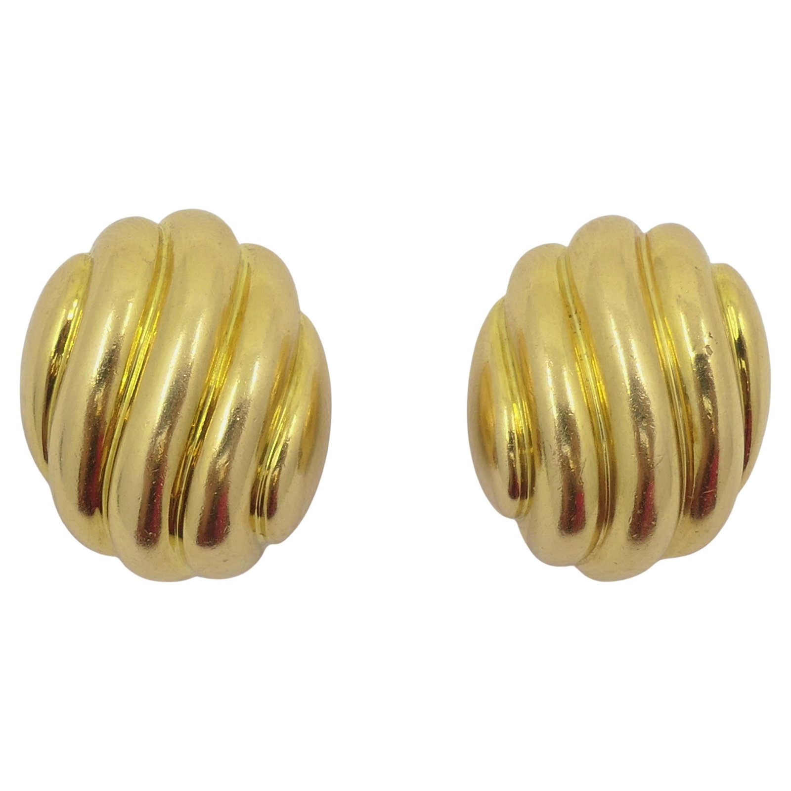 Pair of Cartier Shell Earrings in 18k Yellow Gold (1 of 8)