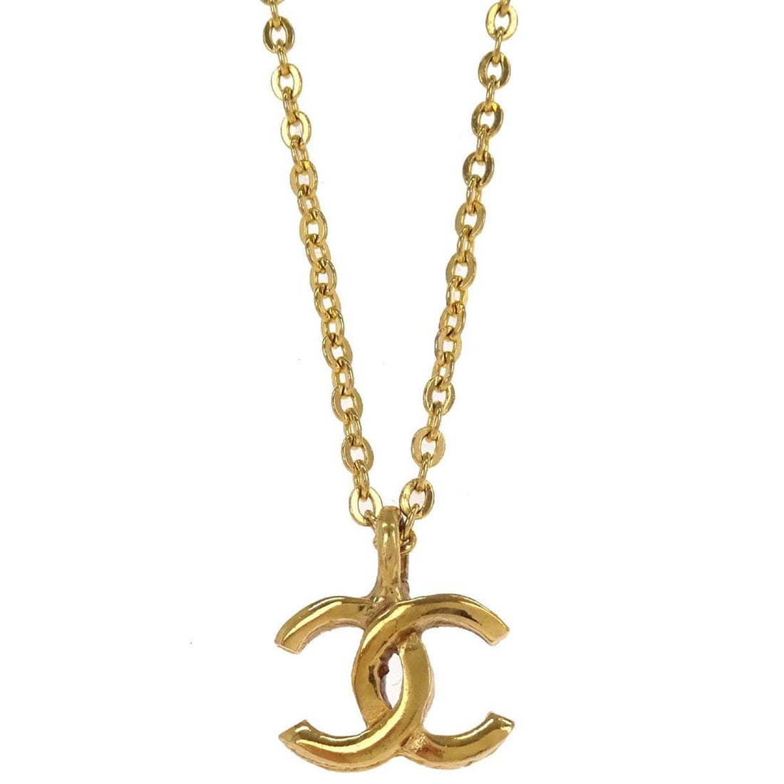 CHANEL CC Charm Necklace Gold Plated France 16.1: CHANEL CC Charm Necklace Gold Plated France 16.1 Chanel CC pendant necklace in gold-plated metal with a charm-style pendant. Made in France, this piece features the iconic CC motif and is in very good