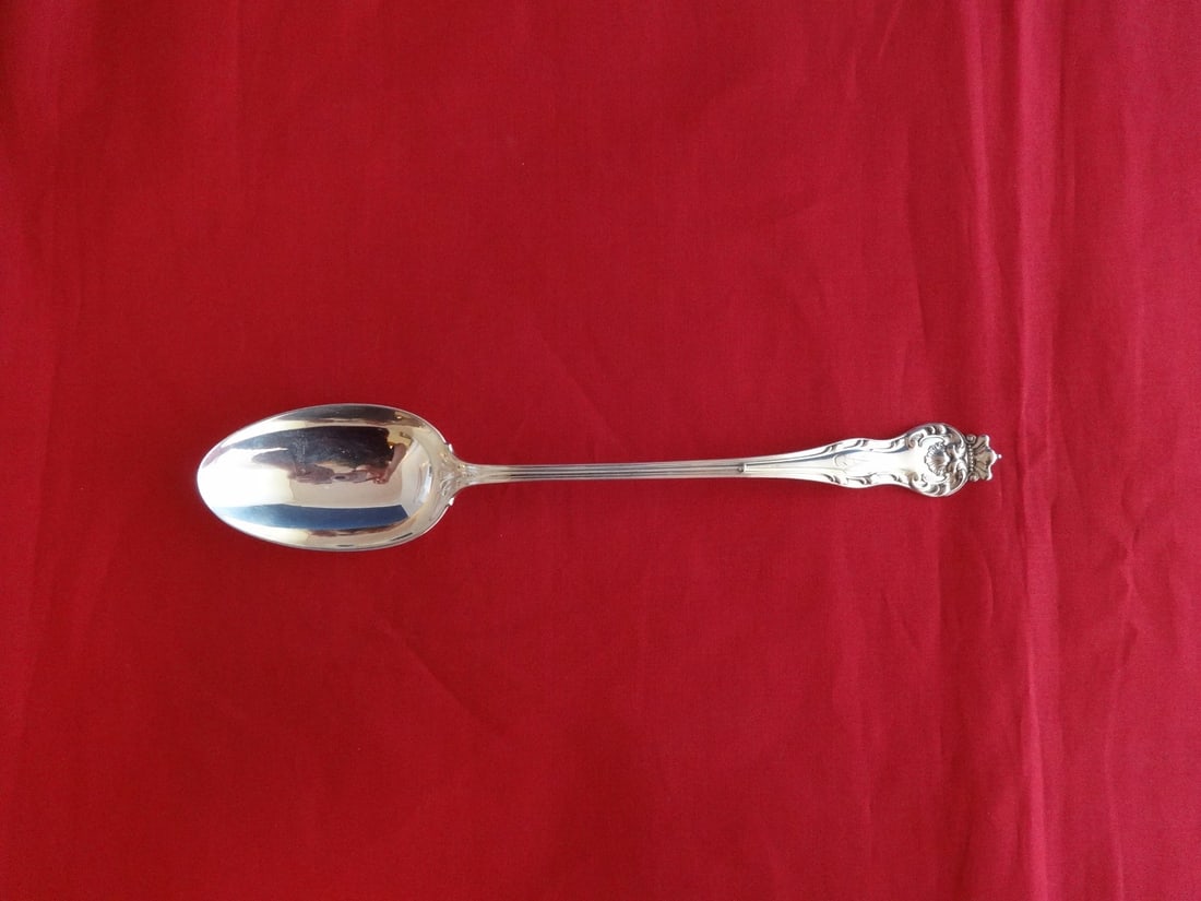 Mount Vernon Queen Sterling Silver Stuffing Spoon by Howard 10 1/4": Mount Vernon Queen Sterling Silver Stuffing Spoon by Howard 10 1/4" Sterling silver stuffing spoon in the Queen pattern by Mount Vernon / Howard. This pre-owned serving piece features a button detail 
