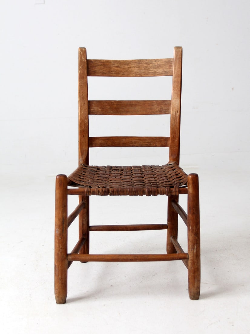 Rustic Antique Splint Weave Ladder Back Chair: Rustic Antique Splint Weave Ladder Back Chair This Antique Rustic Splint Weave Seat Chair is a beautiful representation of rustic charm, featuring a classic ladder back and a hand-woven seat that refl