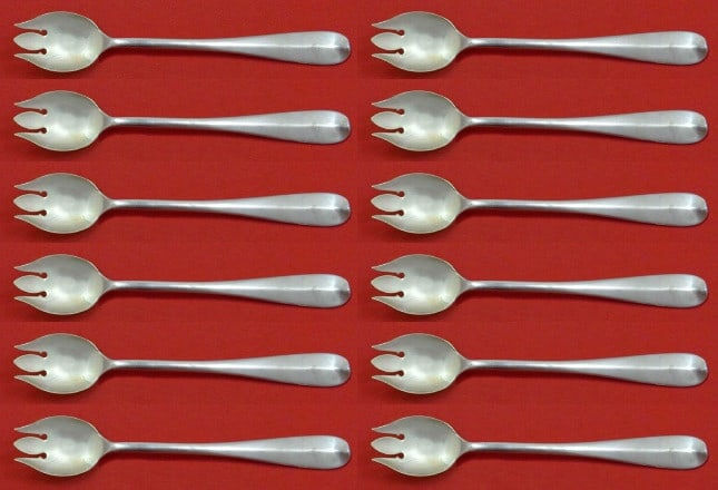Set of 12 Stieff Queen Anne Williamsburg Sterling Ice Cream Forks: Set of 12 Stieff Queen Anne Williamsburg Sterling Ice Cream Forks Custom set of 12 Queen Anne-Williamsburg ice cream forks by Stieff in sterling silver. These pre-owned forks are not monogrammed and a