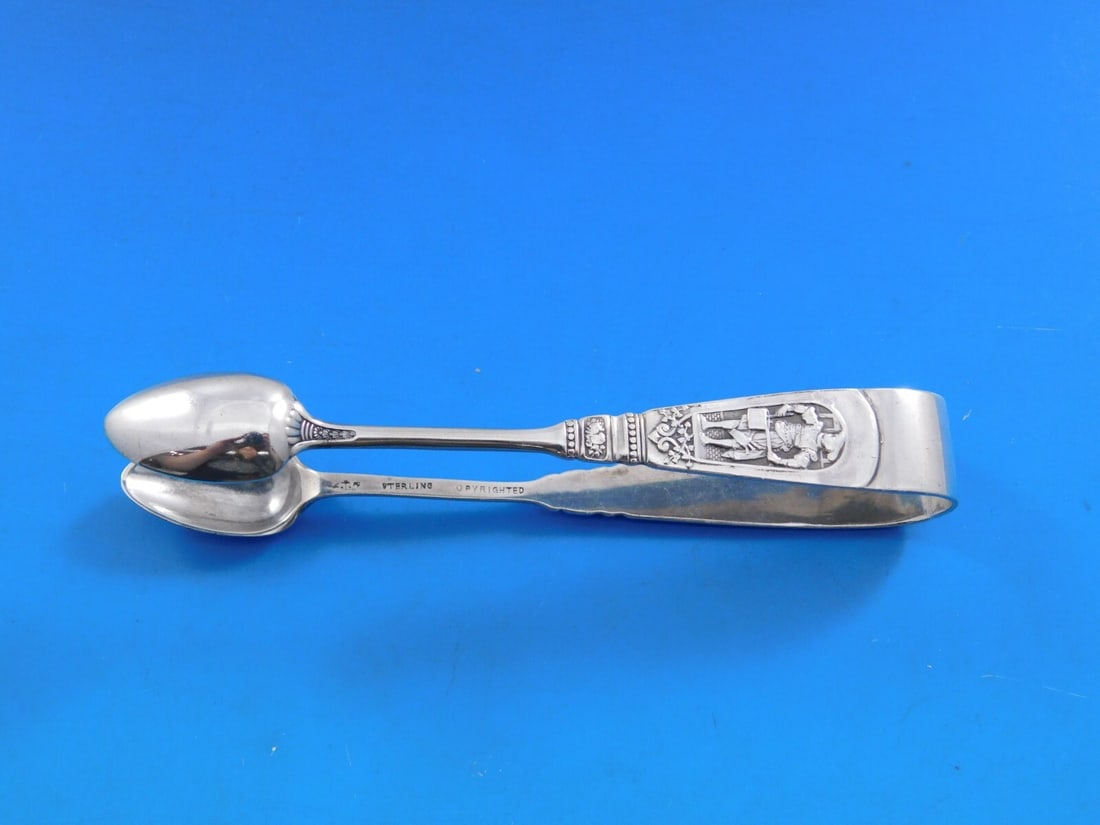 Gorham Fontainebleau Sterling Silver Sugar Tong Unique Spoon Ends 4 1/4": Gorham Fontainebleau Sterling Silver Sugar Tong Unique Spoon Ends 4 1/4" This exquisite sugar tong is part of the Fontainebleau pattern by Gorham, crafted from sterling silver. Measuring 4 1/4 inches,