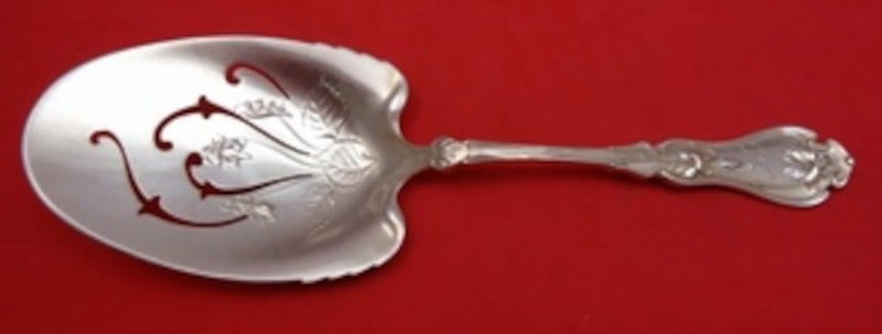 Sterling Silver Pierced Fried Egg Server Violet Pattern by Whiting 8.5 Inch: Sterling Silver Pierced Fried Egg Server Violet Pattern by Whiting 8.5 Inch This rare sterling silver fried egg server is crafted in the Violet pattern by Whiting. Featuring a pierced blade adorned wi
