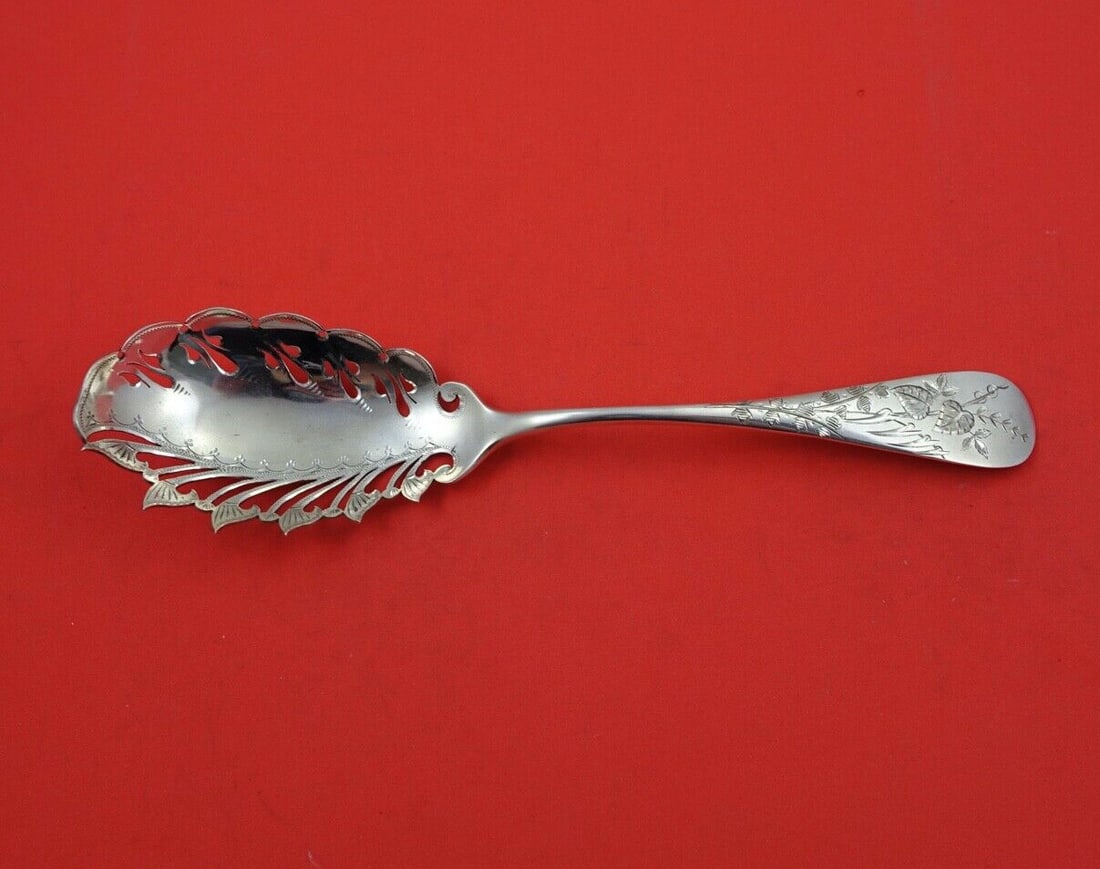 Sterling Silver Macaroni Server Knowles Brite-Cut Gold Washed Pierced 9 1/4: Sterling Silver Macaroni Server Knowles Brite-Cut Gold Washed Pierced 9 1/4 Sterling silver macaroni server in the Brite-Cut pattern by Knowles, featuring a gold washed finish and pierced bowl. This s