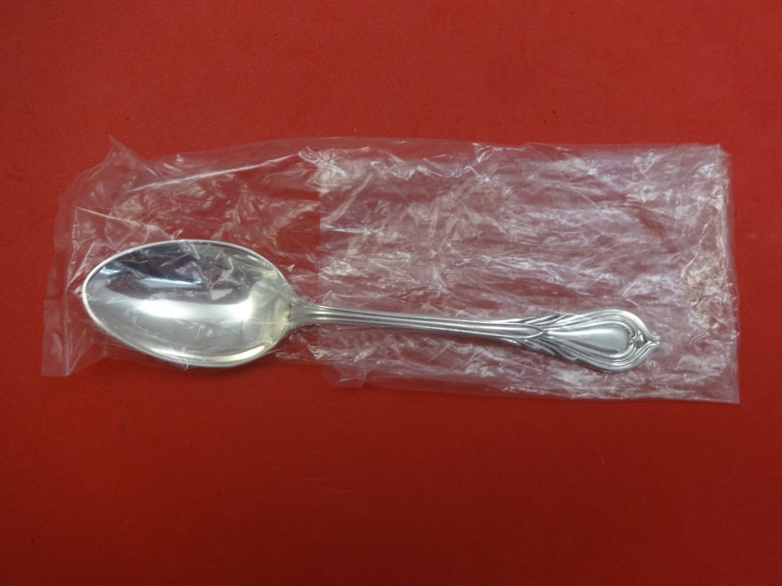 William Yeoward Linithgow Sterling Silver Teaspoon 6 1/4 in: William Yeoward Linithgow Sterling Silver Teaspoon 6 1/4 in William Yeoward Linithgow sterling silver teaspoon in its factory sleeve. This 6 1/4 inch spoon is not monogrammed and is in excellent pre-o