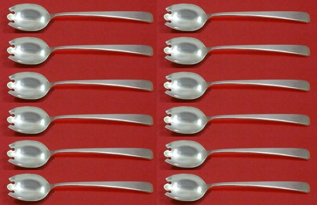 12 Sterling Silver Dessert Forks Towle Craftsman Ice Cream 6 in: 12 Sterling Silver Dessert Forks Towle Craftsman Ice Cream 6 in Custom 12-piece set of Craftsman by Towle ice cream dessert forks in sterling silver. This pre-owned set is not monogrammed and is in ex