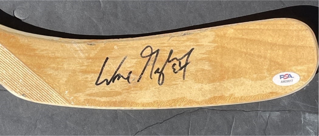 PSA DNA Authenticated Wayne Gretzky Autograph Hockey Stick Original: PSA DNA Authenticated Wayne Gretzky Autograph Hockey Stick Original Original Wayne Gretzky autographed hockey stick. This pre-owned piece is authenticated by PSA/DNA and associated with the Los Angele