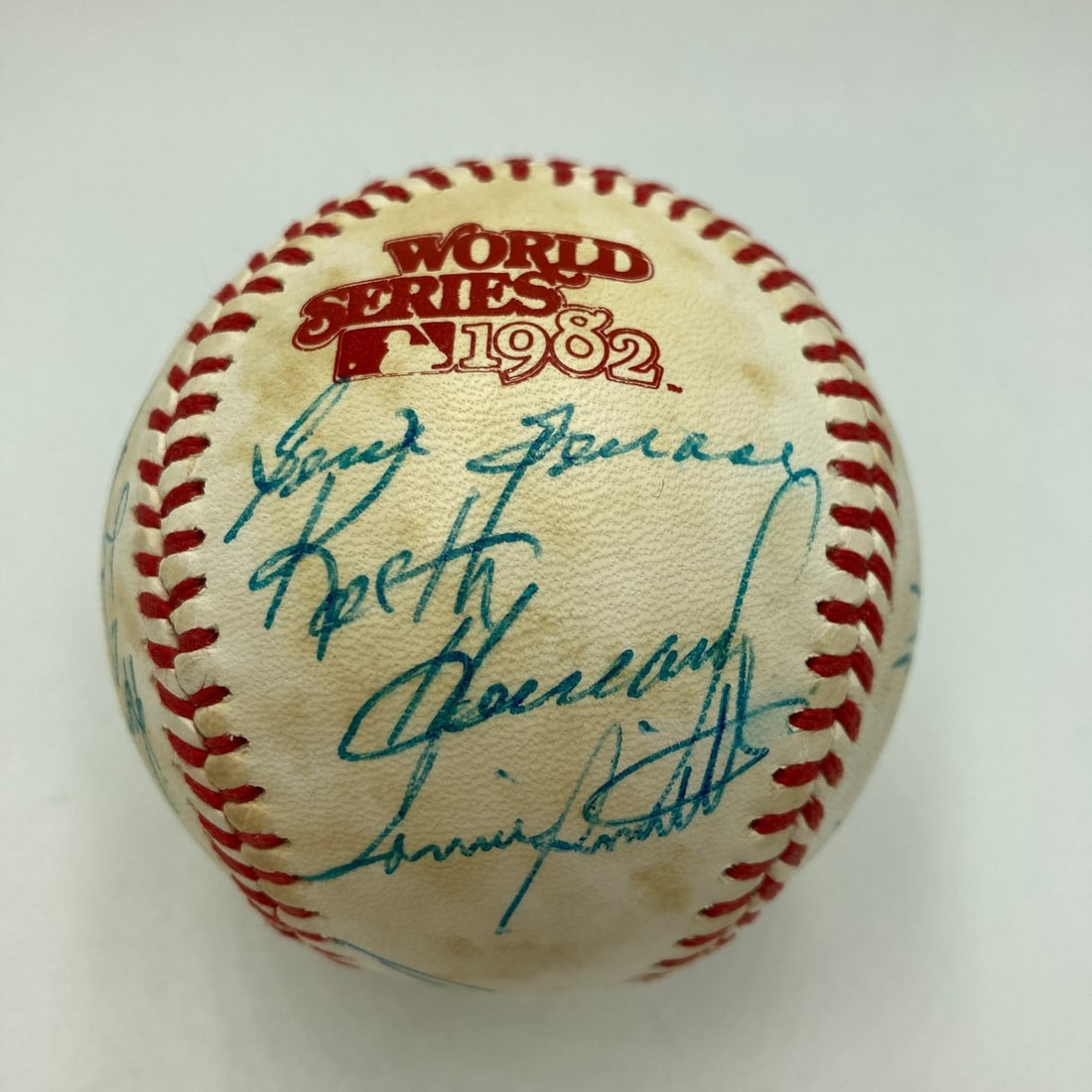 Beckett BAS 1982 St. Louis Cardinals signed World Series baseball 17 autographs: Beckett BAS 1982 St. Louis Cardinals signed World Series baseball 17 autographs Official World Series (Kuhn) baseball signed by members of the 1982 St. Louis Cardinals World Series championship team. 