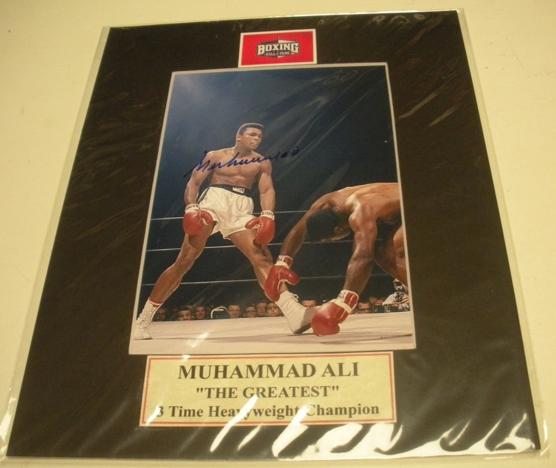 Signed 8x10 Boxing Photo Muhammad Ali Cassius Clay with COA (1 of 3)