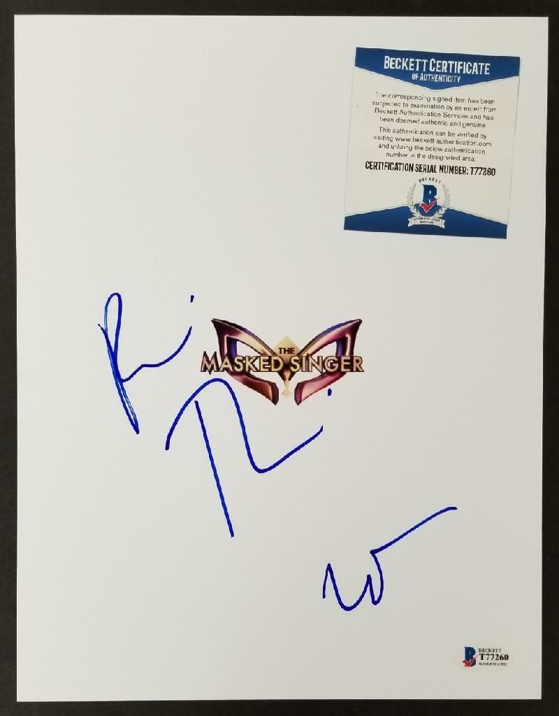 Signed 8.5x11 Photo of Robin Thicke Ken Jeong from The Masked Singer with Beckett COA: Signed 8.5x11 Photo of Robin Thicke Ken Jeong from The Masked Singer with Beckett COA This is an original 8.5x11 inch photo from The Masked Singer, signed by Robin Thicke and Ken Jeong. The autograph 