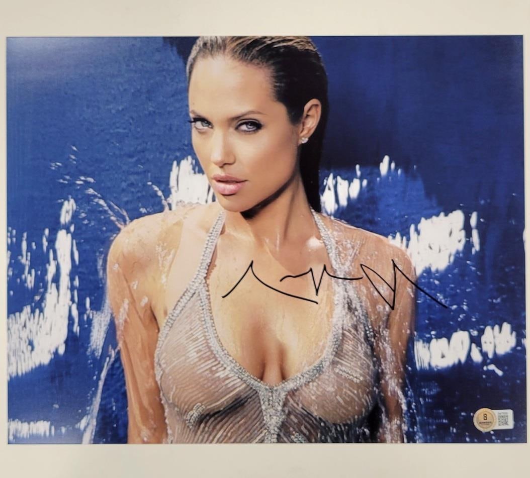 11x14 Original Photograph Signed by Angelina Jolie Beckett Authenticated: 11x14 Original Photograph Signed by Angelina Jolie Beckett Authenticated Original signed photograph of Angelina Jolie, featuring an 11x14 format and authenticated by Beckett. This pre-owned piece is a
