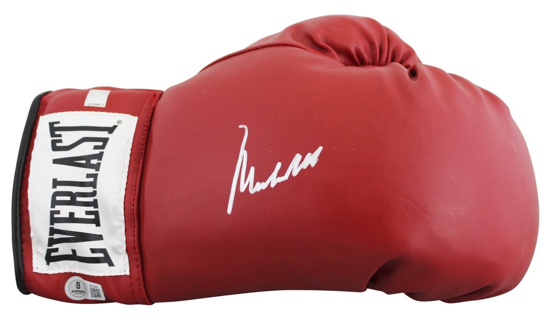 Everlast red boxing glove signed by Muhammad Ali Beckett authenticated: Everlast red boxing glove signed by Muhammad Ali Beckett authenticated Authentic red Everlast boxing glove personally signed by Muhammad Ali. This original autographed piece is accompanied by Beckett 