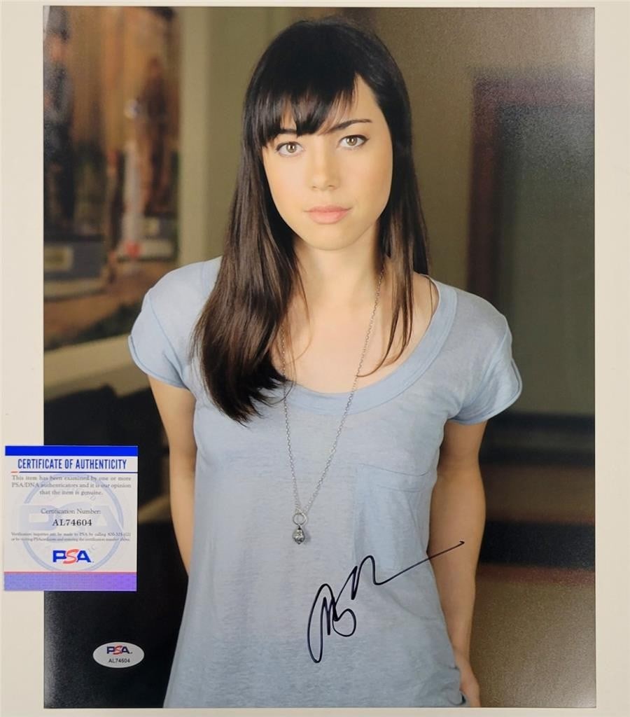 11x14 Autographed Photograph of Aubrey Plaza PSA DNA Certified: 11x14 Autographed Photograph of Aubrey Plaza PSA DNA Certified Original signed photograph featuring Aubrey Plaza. This pre-owned 11x14 photo comes with PSA/DNA autograph authentication and relates to 