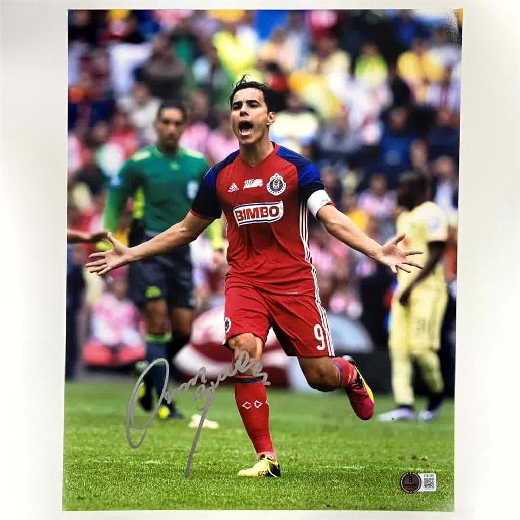 Autographed 11x14 Photo Omar Bravo Chivas Guadalajara Beckett Authenticated: Autographed 11x14 Photo Omar Bravo Chivas Guadalajara Beckett Authenticated This is an original 11x14 photo featuring Omar Bravo, signed and authenticated by Beckett Authentication Services (BAS). The