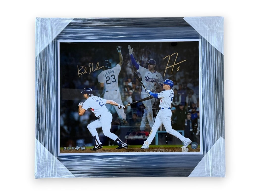 Framed 16x20 Dodgers Photo Signed by Kirk Gibson and Freddie Freeman: Framed 16x20 Dodgers Photo Signed by Kirk Gibson and Freddie Freeman Framed original 16x20 Los Angeles Dodgers photo signed by Kirk Gibson and Freddie Freeman. This pre-owned piece includes an MLB aut