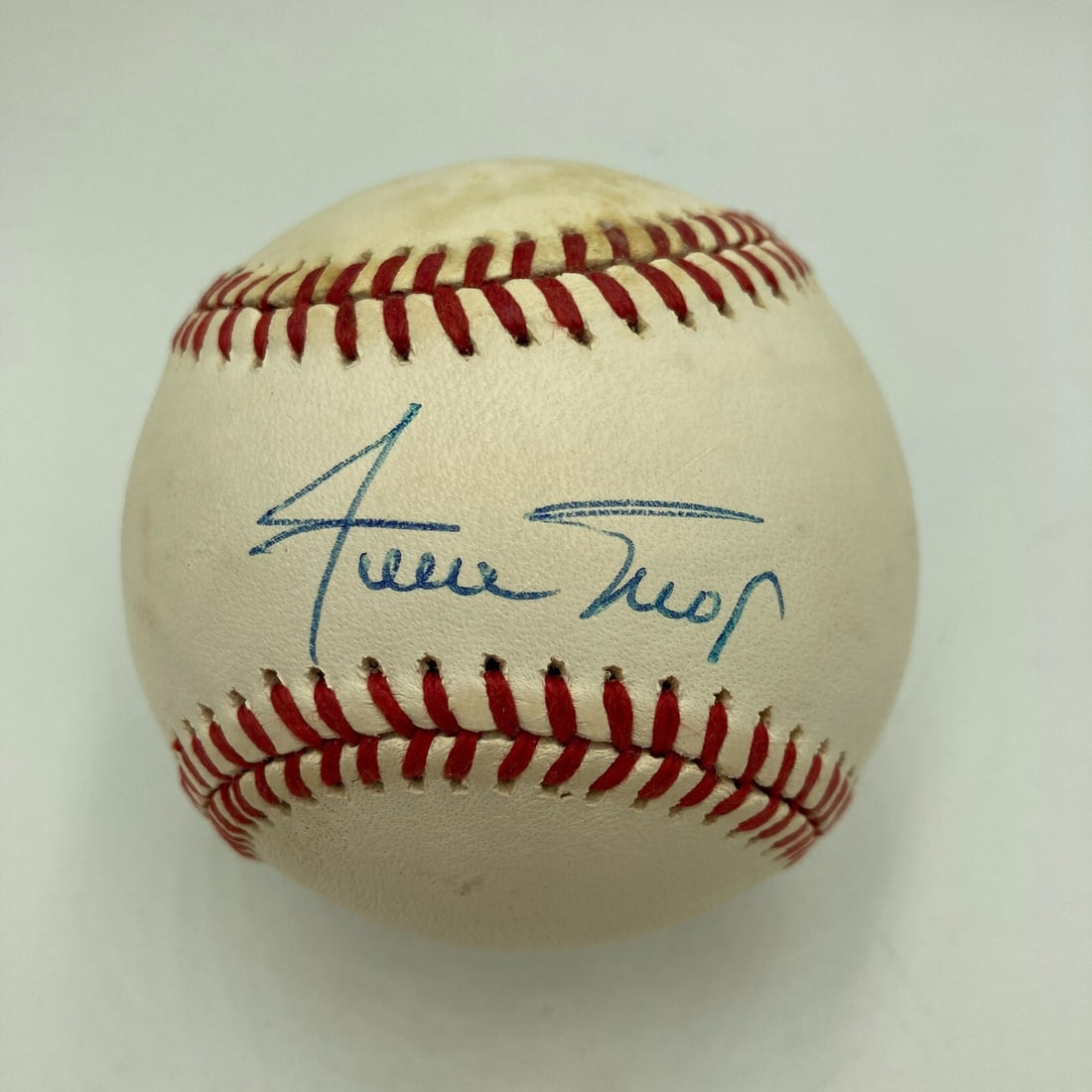 Official NL Baseball Autographed by Willie Mays with JSA Sticker: Official NL Baseball Autographed by Willie Mays with JSA Sticker Official National League baseball signed by Willie Mays. This pre-owned collectible includes a JSA sticker for autograph authentication