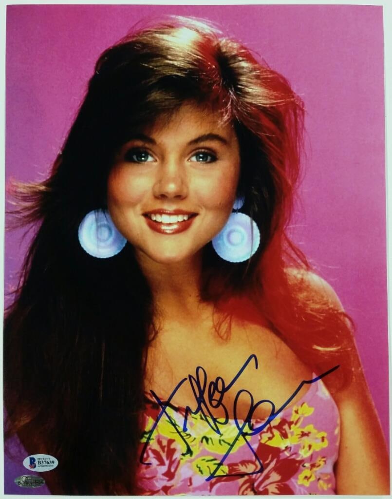 11x14 Signed Photo Tiffani Amber Thiessen Kelly Kapowski Beckett: 11x14 Signed Photo Tiffani Amber Thiessen Kelly Kapowski Beckett Pre-owned 11x14 photo from Saved by the Bell, signed by Tiffani Thiessen as Kelly Kapowski. This original autographed photo includes Be