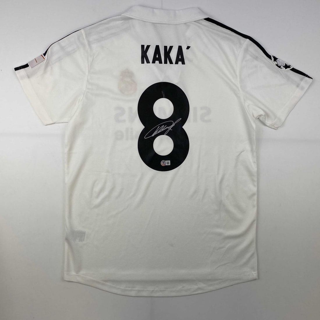 Kaka Signed Real Madrid White Soccer Jersey Beckett BAS: Kaka Signed Real Madrid White Soccer Jersey Beckett BAS Autographed Ricardo Kaka Real Madrid white soccer jersey. This original jersey is signed by Kaka and comes with Beckett BAS authentication. Pre-