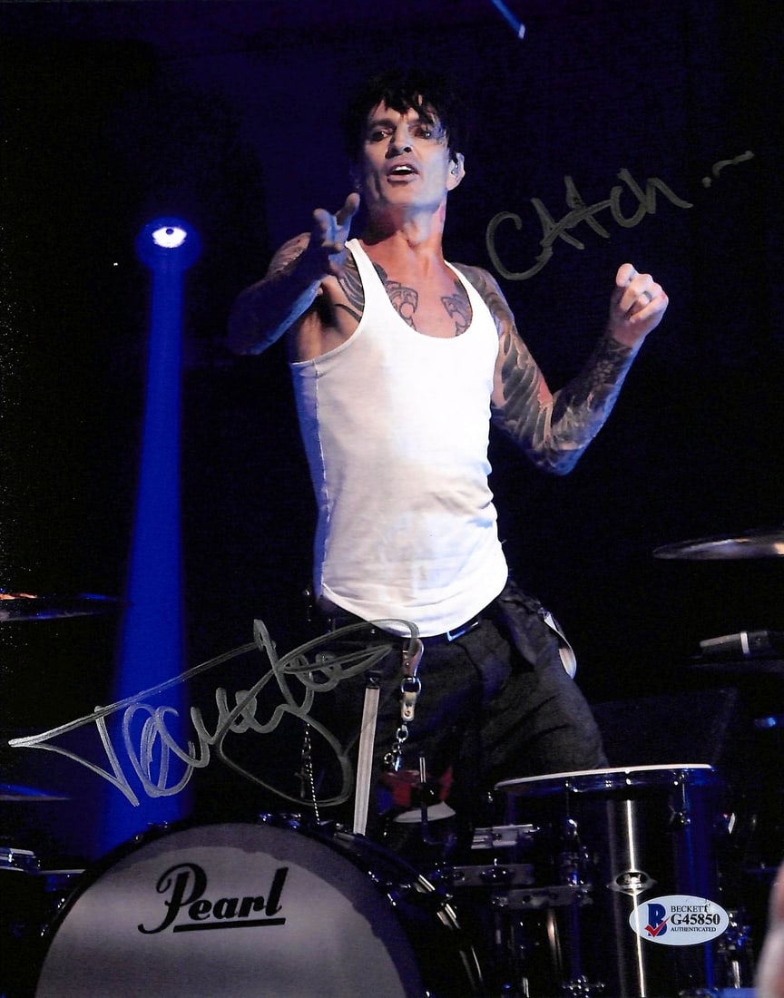 Tommy Lee Signed 8x10 Photograph with Catch Inscription Beckett Authenticated: Tommy Lee Signed 8x10 Photograph with Catch Inscription Beckett Authenticated This is an autographed 8x10 photograph featuring Tommy Lee of Motley Crue, inscribed with the word "Catch." The photo has 