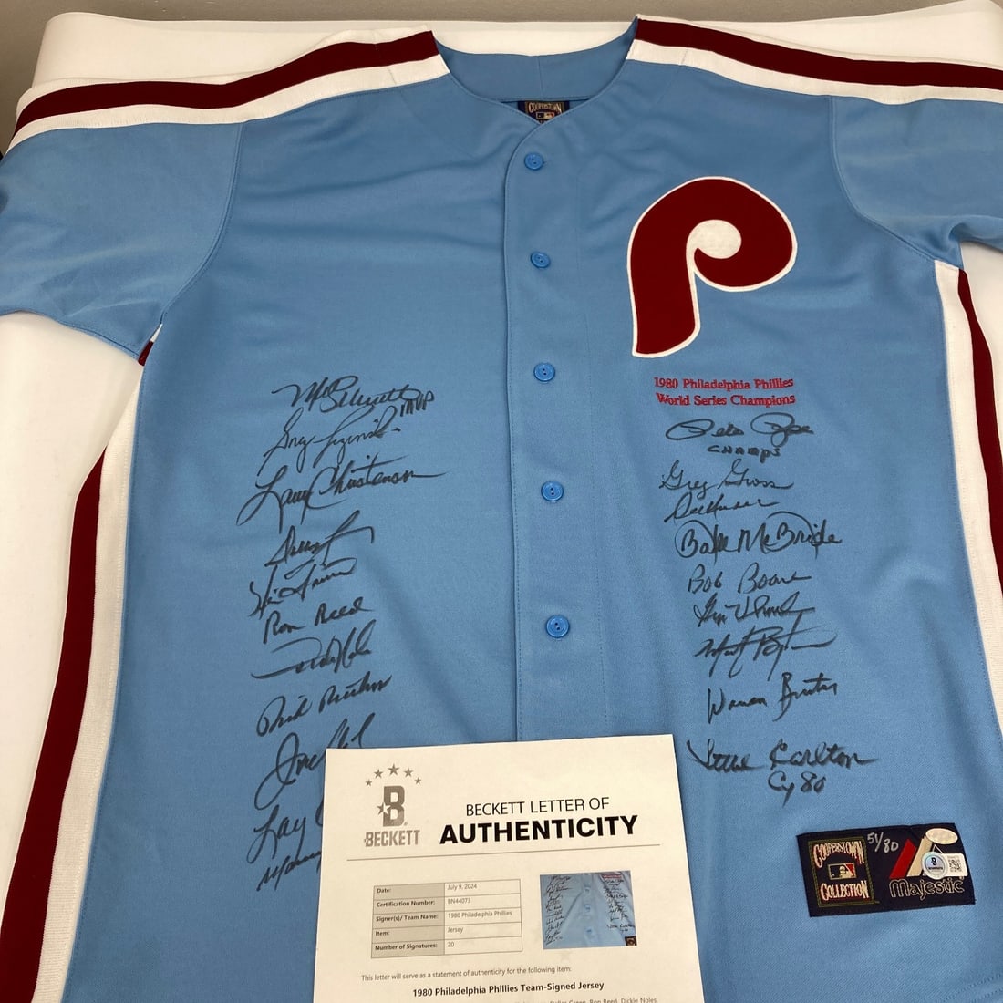 Philadelphia Phillies 1980 World Series jersey signed by 20 with Beckett BAS COA: Philadelphia Phillies 1980 World Series jersey signed by 20 with Beckett BAS COA Original team-signed Philadelphia Phillies jersey commemorating the 1980 World Series championship. This pre-owned base