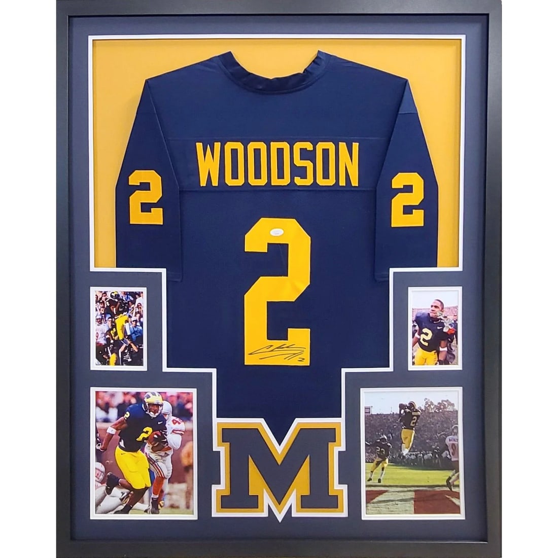 Framed Michigan Charles Woodson Autographed Jersey JSA: Framed Michigan Charles Woodson Autographed Jersey JSA Framed Charles Woodson autographed Michigan jersey with detailed presentation and logo display. The piece is housed under UV-protected acrylic an