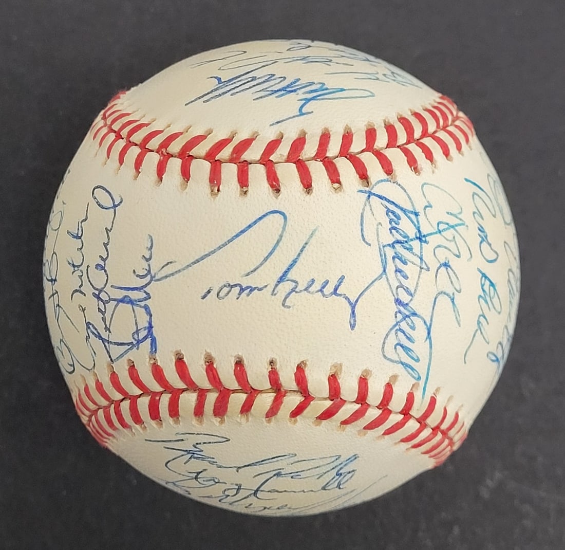 1996 Minnesota Twins team autographed baseball 38 signatures JSA LOA: 1996 Minnesota Twins team autographed baseball 38 signatures JSA LOA Official American League baseball signed by the 1996 Minnesota Twins team, featuring 38 signatures including Kirby Puckett, Chuck K