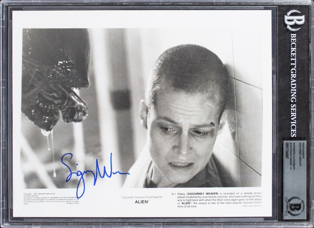 Beckett Slabbed Sigourney Weaver Signed Alien 8x10 Promo Photo Grade 10: Beckett Slabbed Sigourney Weaver Signed Alien 8x10 Promo Photo Grade 10 Original 8x10 promotional photo from Alien, personally signed by Sigourney Weaver. The autograph has been authenticated by Becke