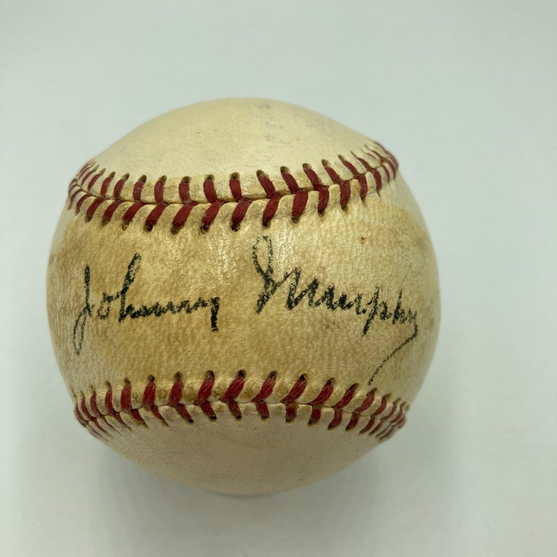 Rare Johnny Murphy Signed Baseball JSA Authenticated Yankees Memorabilia: Rare Johnny Murphy Signed Baseball JSA Authenticated Yankees Memorabilia This rare Johnny Murphy single signed Official American League baseball is a stunning piece of baseball memorabilia. The baseba