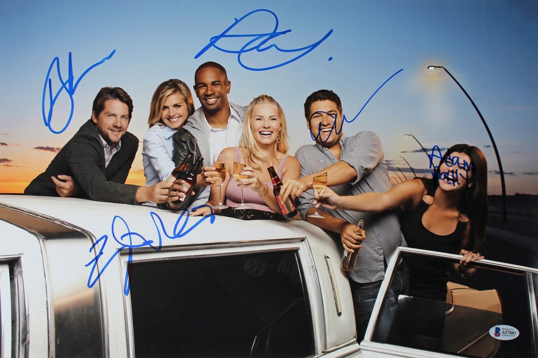 Happy Endings cast signed 12x18 photograph Beckett authenticated (1 of 9)