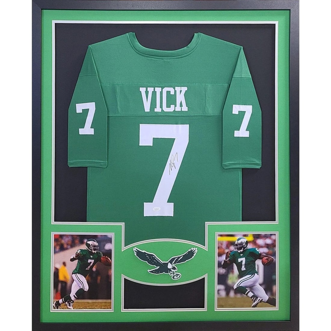 Framed Philadelphia Eagles Throwback Jersey Signed by Michael Vick JSA: Framed Philadelphia Eagles Throwback Jersey Signed by Michael Vick JSA Pre-owned framed throwback Philadelphia Eagles jersey signed by Michael Vick. Professionally presented with detailed framing and 