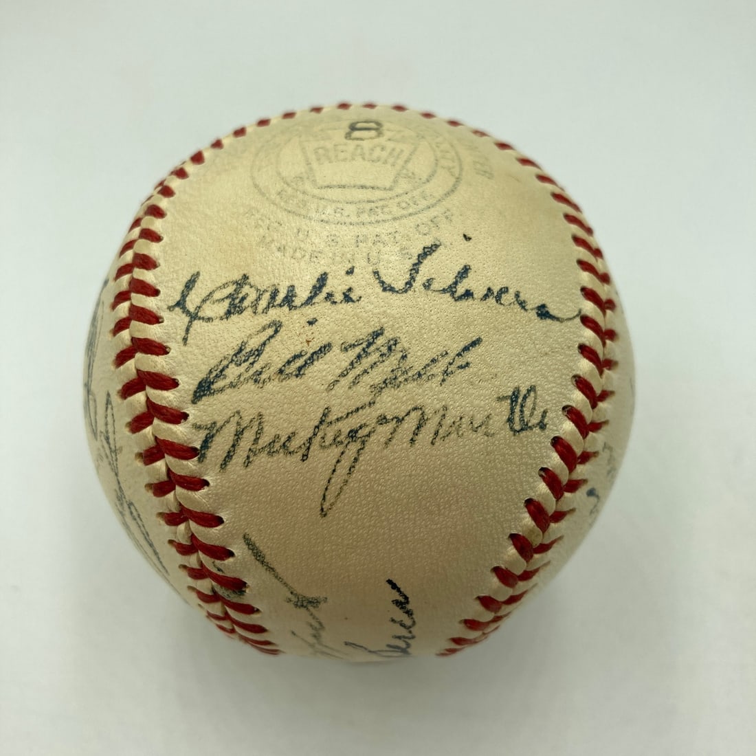 JSA Yankees 1952 World Series team signed baseball with Mickey Mantle: JSA Yankees 1952 World Series team signed baseball with Mickey Mantle Official American League Harridge baseball signed by 25 members of the 1952 World Series champion New York Yankees in black ballpo