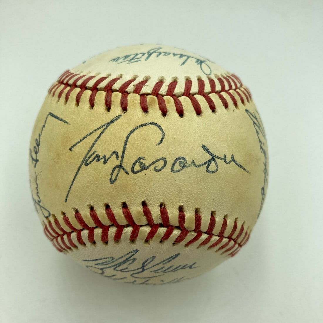 Official National League baseball signed by 1987 Los Angeles Dodgers team: Official National League baseball signed by 1987 Los Angeles Dodgers team Original 1987 Los Angeles Dodgers team signed Official National League baseball. Pre-owned collectible baseball from the Unite