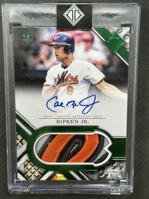 2025 Topps Transendent Cal Ripken Jr Emerald Patch Auto PCACR Orioles: 2025 Topps Transendent Cal Ripken Jr Emerald Patch Auto PCACR Orioles Pre-owned 2025 Topps Transendent Emerald Patch Auto baseball card featuring Cal Ripken Jr. of the Baltimore Orioles. This ungraded