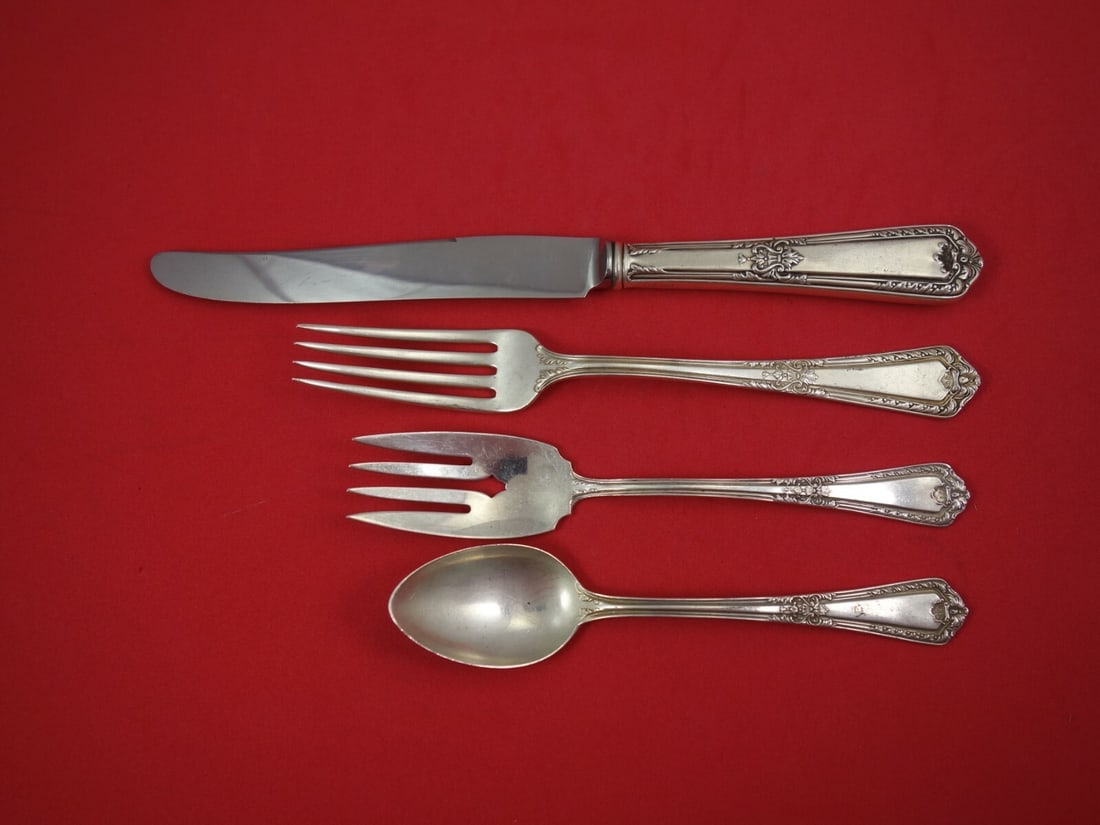 4 Piece Sterling Place Setting Reed & Barton Heritage: 4 Piece Sterling Place Setting Reed & Barton Heritage A 4-piece regular size place setting in the Heritage pattern by Reed & Barton. This pre-owned sterling silver set includes a regular knife, regula