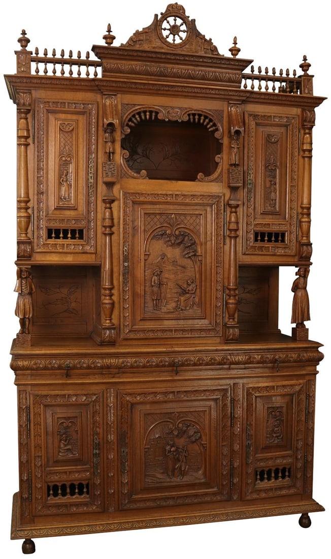 Antique French Brittany Buffet Sideboard 1890 Chestnut Wood: Antique French Brittany Buffet Sideboard 1890 Chestnut Wood This Large Antique French Brittany Sideboard Buffet is a stunning piece, showcasing the unique craftsmanship of the Brittany style from the 